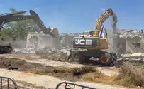 "מזמור לתודה" מול הבית השרוף בבארי