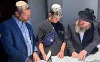 Ahavat HaShem and Israel Ganz pray at Lubavitcher Rebbe's tomb
