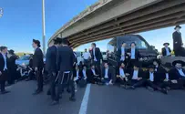 Haredi demonstrators block major roads