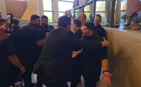 צילום: ערוץ 7 אלמוג כהן הותקף בידי יועץ של ח"כ ערבי