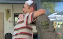 החיבוק בין המח"ט והסמג"ד שנפצעו בקרב