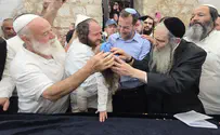 חלאקה לאחיין של המשפחה השכולה בקבר יוסף
