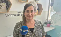 צילום: דביר עמר האישה שמסייעת לנערי החוות להשלים בגרות