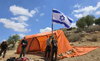 צילום: באדיבות המצלם חבריו של יהודה מקיימים בשטח את צוואתו