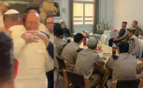 צילום: ללא קרדיט הרב שחיזק חיילים - והשר שפצח בריקוד