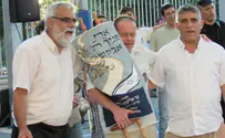 החניכים הכניסו ספר תורה לזכר ענר הי"ד