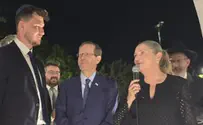 Released hostages, Sasha Troufanov and Sapir Cohen, marry