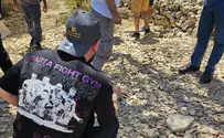 צילום: דוברות בנימין, מוישי ריינר מאמן ה-MMA התרגש בשילה - וחלץ את נעליו