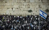Thousands gather at the Western Wall on Tisha B'Av eve
