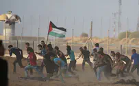 הירי החל בתשע. כולם המשיכו בשגרה