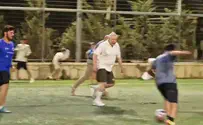 צפו: ליברמן עלה למגרש בנוקדים מול ראש המועצה