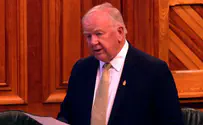 Canadian politician reads chatbot prompts during speech