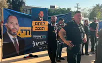 מול מחאת השמאל: עשרות מתושבי הנגב הפגינו תמיכה בסגן ראש עיריית באר שבע שמעון טובול