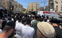 צילום: קובי ישראל הרב ארוש ליווה למנוחות את נכדו בן הארבע