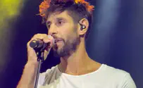 Idan Amedi weeps, dedicating song to Hadar Goldin's parents
