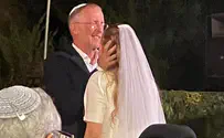 צילום: באדיבות המצלם Tali Dee honors murdered mother and sisters at wedding