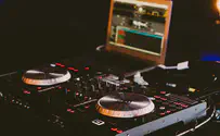 unsplash How to Build Your First DJ Set and Keep the Crowd Engaged