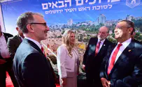 דיפלומטים מהעולם הגיעו לסוכתו של ליאון