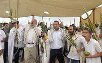 צילום: רועי חדי תפילת הלל המונית ביישוב החדש נועה