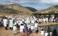 Hundreds pray at spring where Netanel Shakron was murdered
