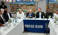 Netanyahu studies Torah with defense chiefs