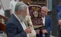 גדי איזנקוט והרב תמיר גרנות בהקפות בת"א
