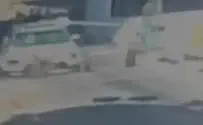 צילום: דוברות המשטרה צפו: הרכב הגנוב נבלם בעמודי החסימה