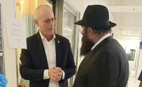 צילום: באדיבות המצלם המחווה של שליח חב"ד לשגריר לייטר