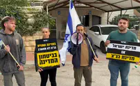 צילום: אם תרצו מחאה מול ביתו של יצחק עמית: "מסכן לוחמים"