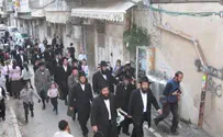 R. Eliyahu Slams Neturei Karta Chief, PA Claims Meah She'arim
