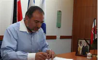 Lieberman Heads for NYC to Brief Israeli Diplomats 