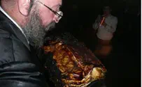 Moshe Weitzman, Hadashot 24 Chassidim Bury Torah Scrolls from Sukkot Fire