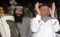 Torah Welcomed at Yemenite Synagogue in Samaria