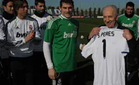 Peres Meets Madrid Soccer Stars