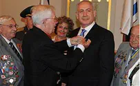 PM Netanyahu Receives a Medal