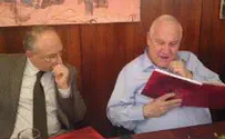 Haggadah By Zionist Hero Presented in Knesset