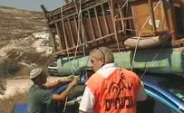 'Givatayim Settlers' bring Aid to Outposts