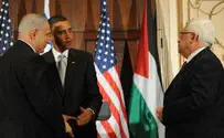 Netanyahu Ripped for Bowed Head, Lauded for 'Standing Firm' 