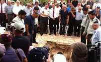 צילום: שמואל בן ישי - חדשות 24 שולמית שמיר הובאה למנוחות - תיעוד