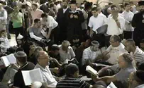Thousands Stream to Kotel for Tisha B'av