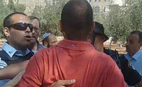 Waqf Attacks Jews on Temple Mount