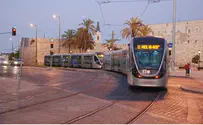 פקחי הרכבת הקלה הורידו שתי ילדות ליד שער שכם