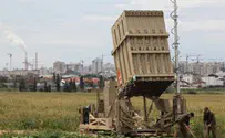 בלונים אדומים בטורונטו להמחיש התרעת הטילים