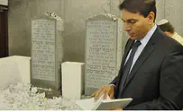 Prayer at Lubavitcher Rebbe's Grave Ahead of PA's UN Bid