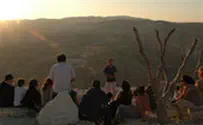 www.einprat.org Program Unites Secular, Religious Israelis During Holidays