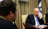 Peres Meets With Bereaved Families