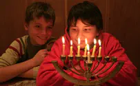 צילום: פלאש 90 Скоро Ханука - нужно быть осторожным с огнем свечей!