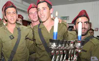 Flash90 IDF Soldiers Learn About Hanukkah By Seeing the Sights