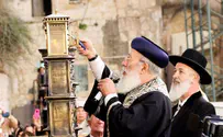 Video: 1st Candle of Hanukkah at the Western Wall