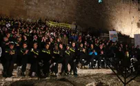 שחקני בית"ר הדליקו נרות בשערי חולדה